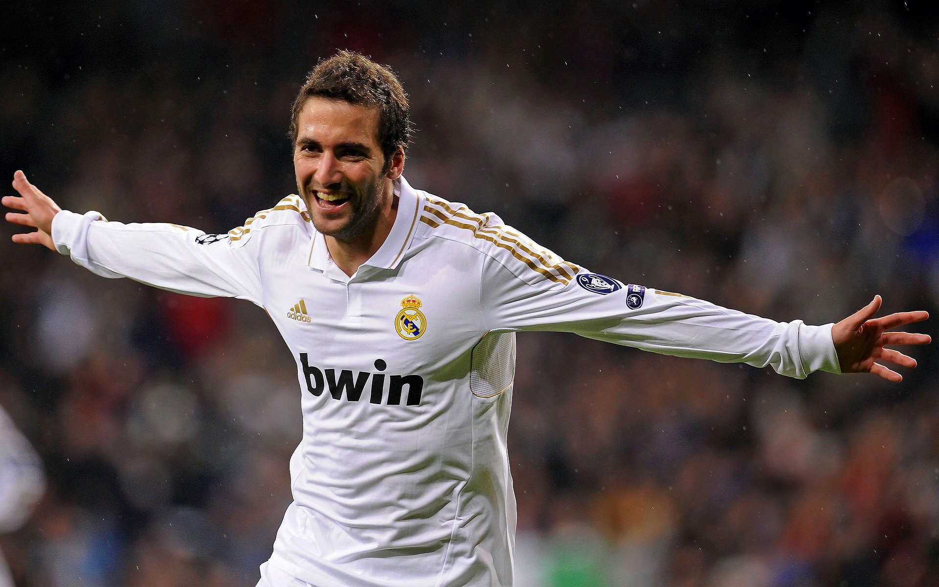 爱游戏体育入口-凯蒂·莱德基保持领先优势锁定冠军，凯蒂芬得莱